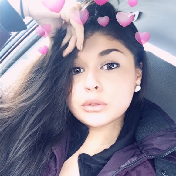 Meet your Posher, Ana - Picture 1 of 1